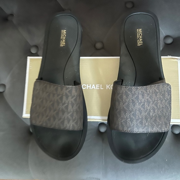 Michael Kors Sandals Size 11 - Picture 1 of 4